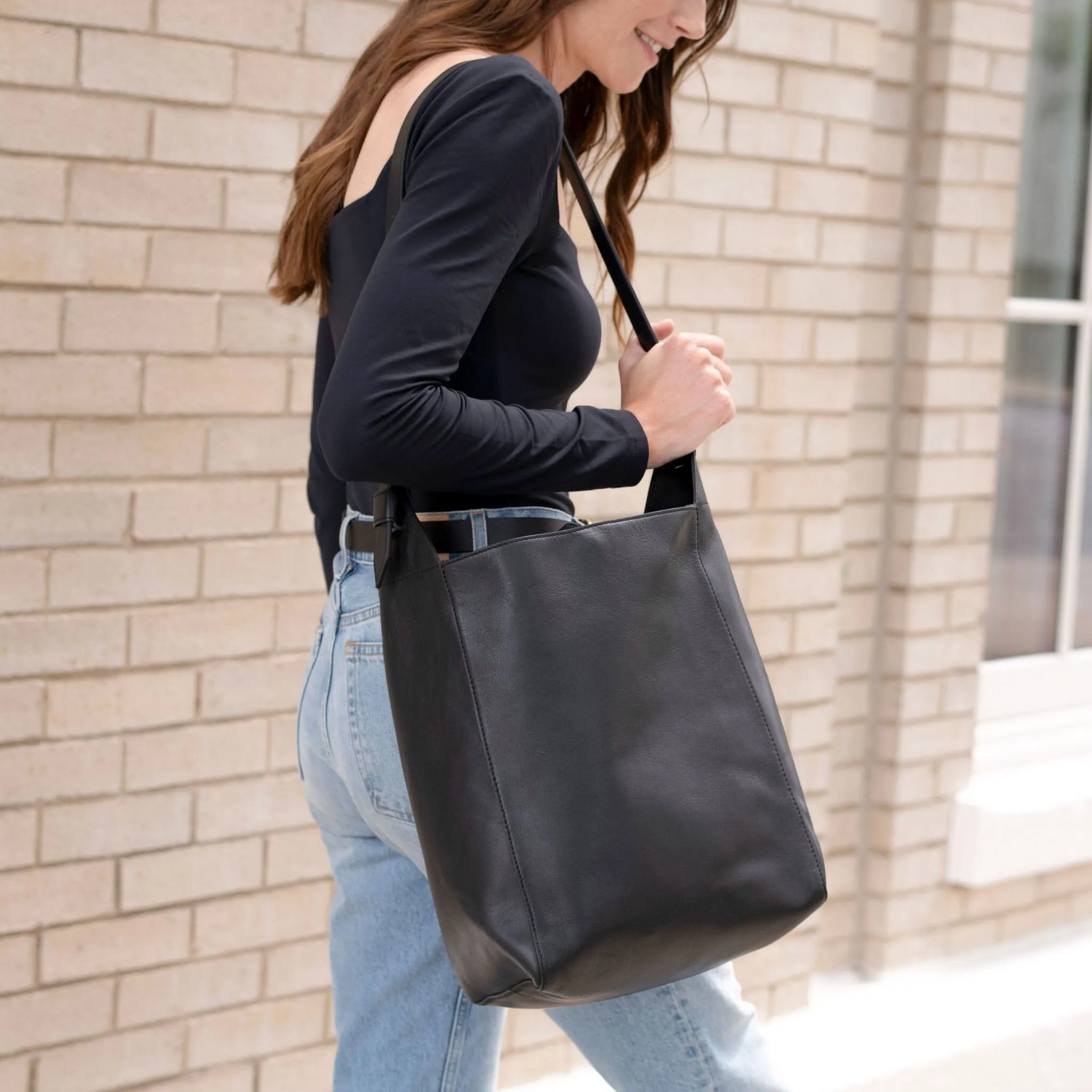 Cecilia Go-To Shoulder Bag Black